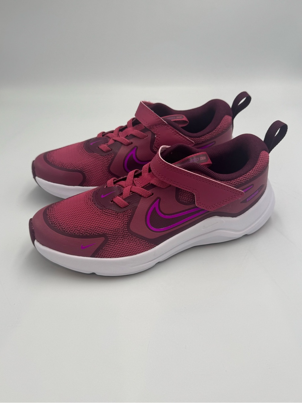 Nike Cosmic Runner Kids 1.5Y Sweet Beet Bordeaux Purple Running Shoes New